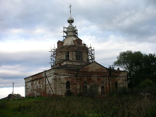Необычное здание церкви в селе Фёдоровском 