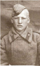 Николай Михайлович Архиереев, командир отделения снайперов. Погиб 4 октября 1943 года. Фото 1943 года.
