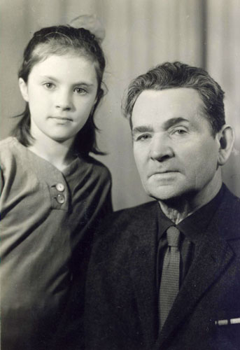 И. А. Лаптейков с внучкой Верой