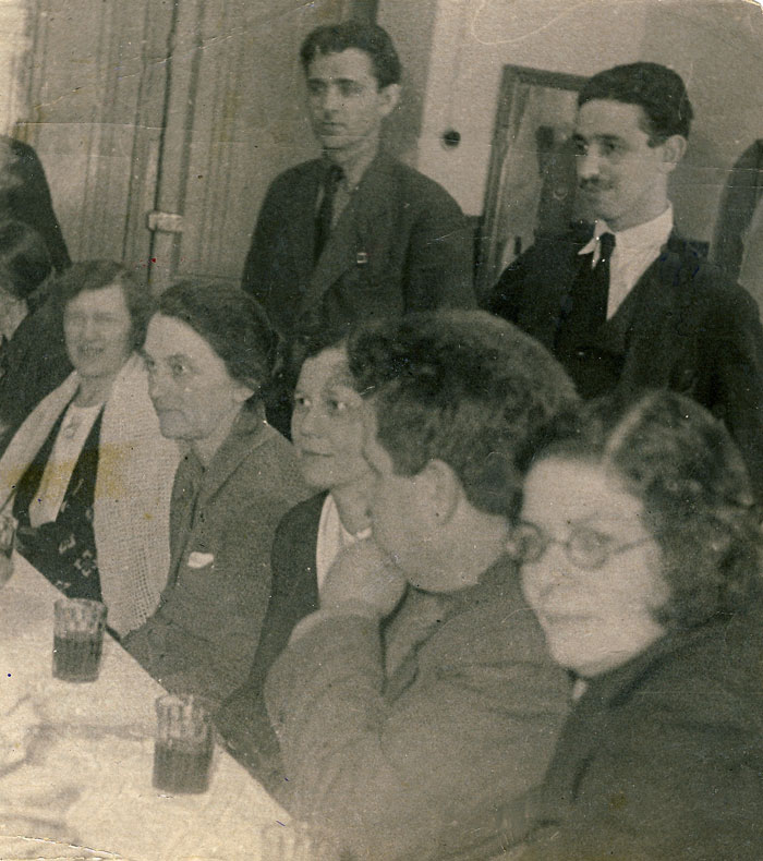Празднование женского дня 8 марта коллективом школы № 1 в 1944 году