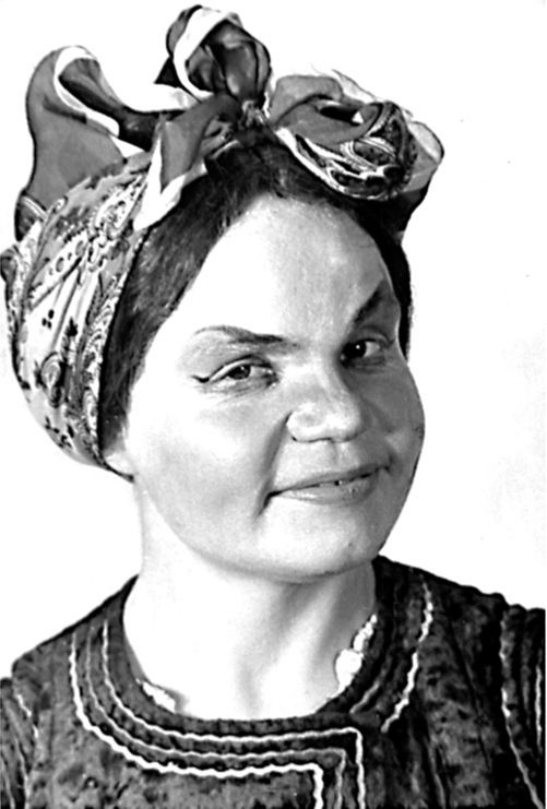 Антонина Петровна Егоршина, соавтор книги, исполнительница 12 ролей, с богатейшим репертуаром музыкальных произведений