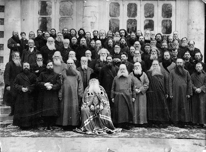 Старообрядческие священники у Рогожского храма