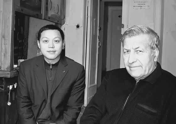 Профессор Г.М. Назин (справа) и его китайский аспирант Шу. 2000-е гг.