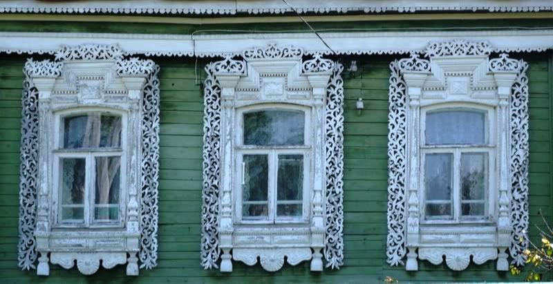 Такие неповторимые наличники на окнах украшали гуслицкие дома