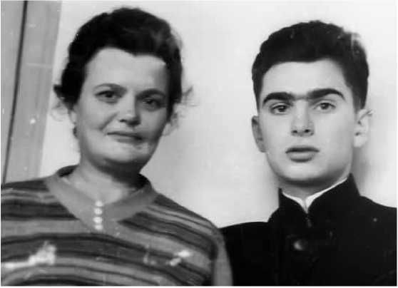 Мать и сын. Мария Антоновна и Сергей Иорданский. 1947 год