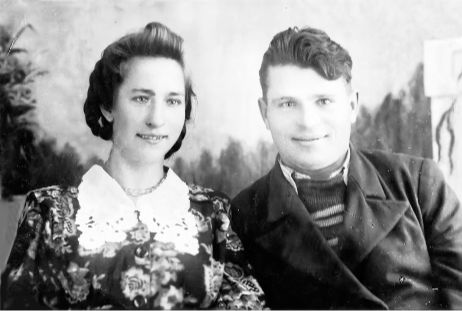 Тамара Михайловна и Иван Митрофанович в день свадьбы. 1958 год