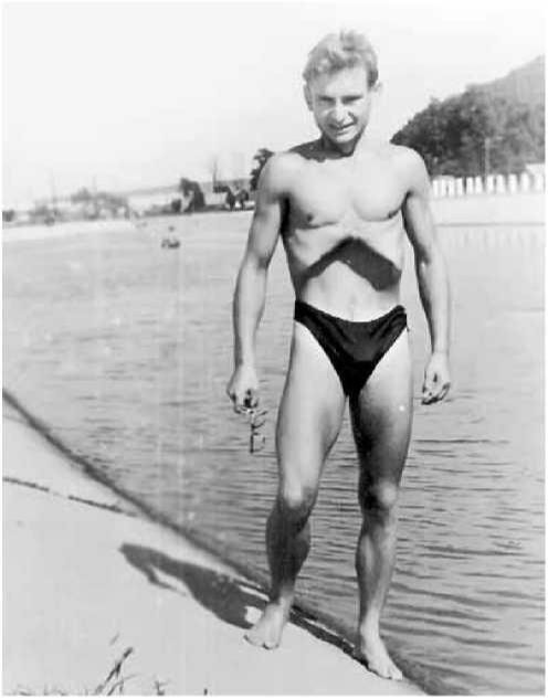 Саша - студент и спортсмен. Около 1960 г.