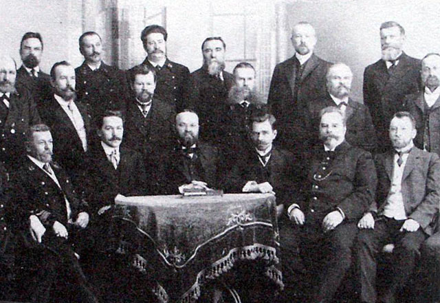 Группа нижегородских судовладельцев. В центре — Д. В. Сироткин 
