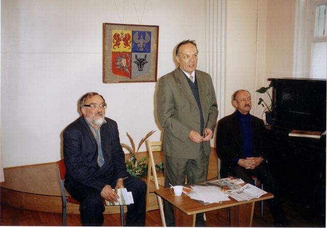 Конференция во Фрязино. Ведущий - Г.В. Ровенский, справа - князь Георгий Владимирович Трубецкой, слева - Николай Григориевич Бибиков.