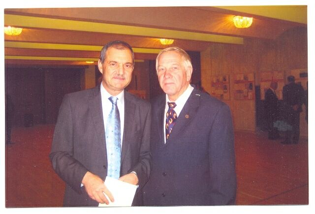 На снимке : краевед А.Л.Столетов с чрезвычайным и полномочным послом Болгарии в РФ Пламеном Гроздановым. 