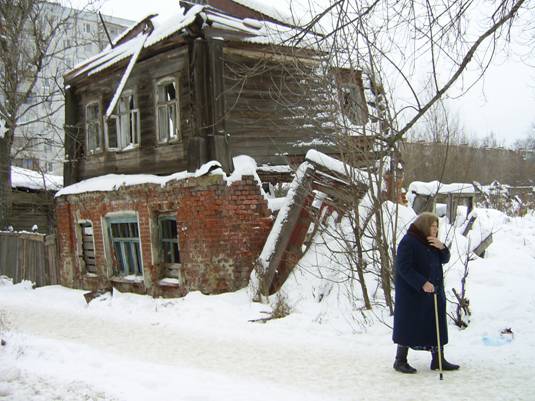 Это родной дом Народного артиста Вячеслава Тихонова. Здесь мог бы быть музей. 