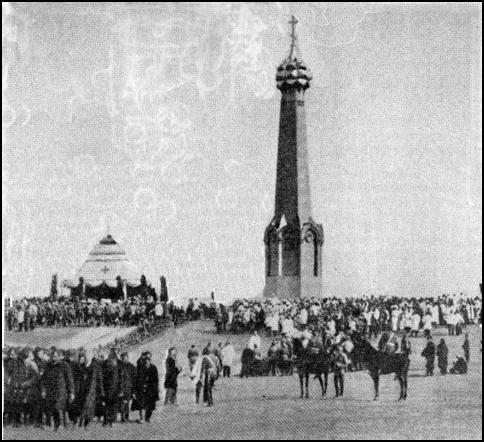 На снимке 1912 г.: торжества на Бородинском поле, посвященные 100-летию Отечественной войны 1812 года 