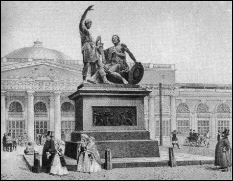 Памятник    Минину и Пожарскому на                     первоначальном месте,                      середина  ХIХ в.