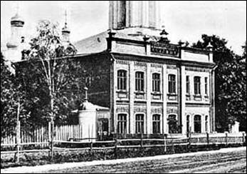 На фото: здание нового ЦП училища на открытке начала ХХ в. на бывшей Дубровской улице (ныне ул. Мира, здание сохранилось). 