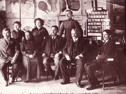 Участники и сотрудники Первой Земской передвижной выставки в Богородском Уезде. 1913