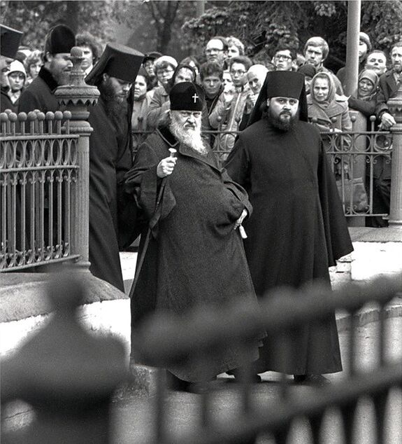Патриарх Пимен в Загорске. Конец 1970-ых годов (фотограф - Сергей Миронов) 