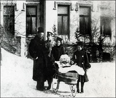 1905 г . Савва Морозов с детьми