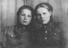 Белорусский набор. Аня Анохина с подругой. 
  Фото 1946г.