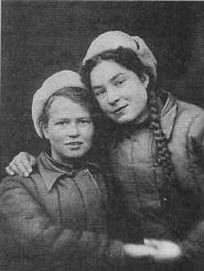 Егорьевский набор. 
  Лида Карпова и Тоня Ерышева.
