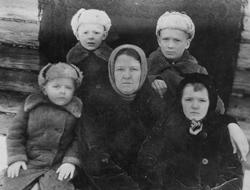 Январь 1945-го. Фото на фронт главе семьи из дома.