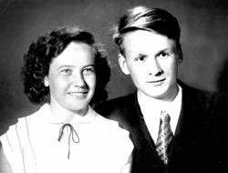 С любимой и единственной. А.Н. и Т.И. Пономаревы. Свадебное фото 1956 г.