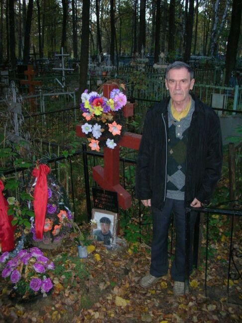 Кладбище в Покрове. Могила поэта Дмитриева