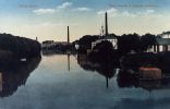 Река Клязьма и фабрика Елагиных (Ново-Ногинская фабрика). Похоже, это фотография со старого моста – колокольня Тихвинская видна – и дом под ней – тот, что сейчас у моста – без окон и перекрытий, но с рекламой
