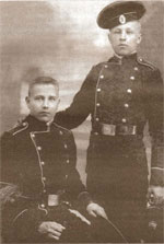 Михаил Егорович Архиереев (справа) - рядовой Первой мировой войны. 1914 год. Второе поколение Архиереевых.