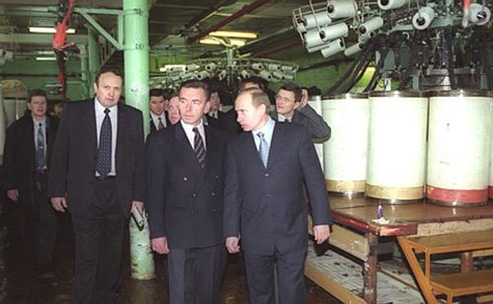 В.Путин на ФИМ в Орехово-Зуеве 17.03.2000