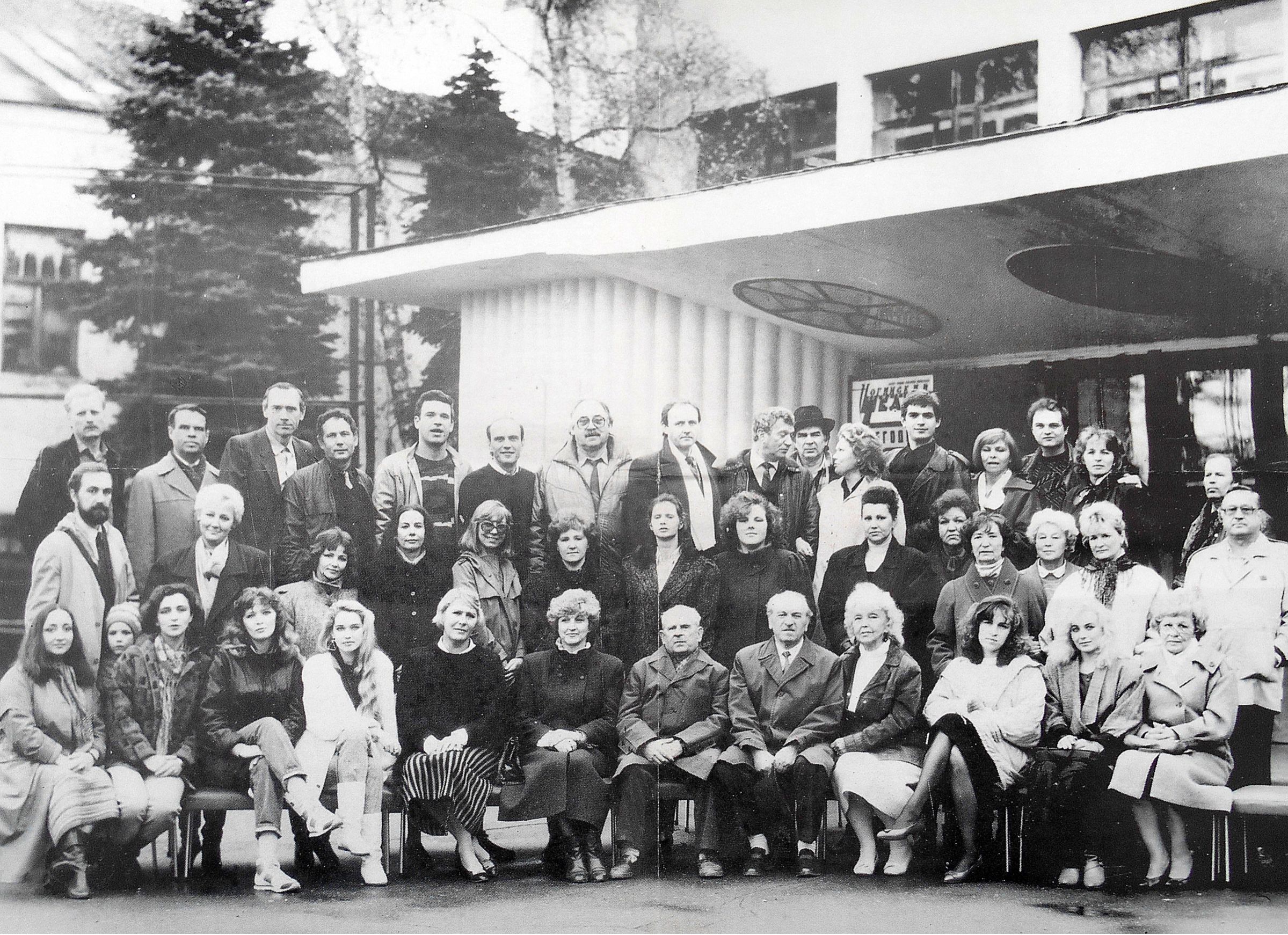 Нашему театру-60. Буклет. Фотографии Ю. Стоскова. - Ногинск. 1990.