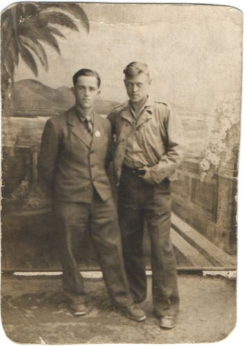С соратником по партизанской бщрьбе. 1945 г. Париж
