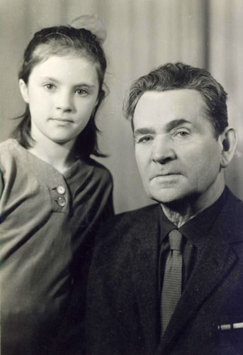 И. А. Лаптейков с внучкой Верой