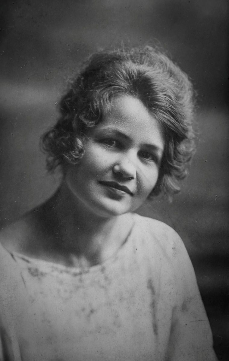 Анна Шапошникова. Около 1930 года