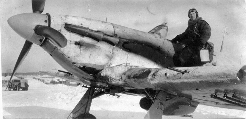 Самолет «Харрикейн» с двумя пулеметами ШВАК,  двумя пулеметами УБ и шестью РС