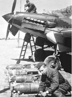 Защищенный броней  штурмовик Ил-2 на Полигоне