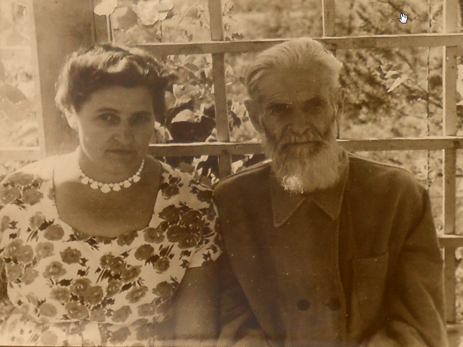 В 1947 г. Вера Ивановна забрала отца к с