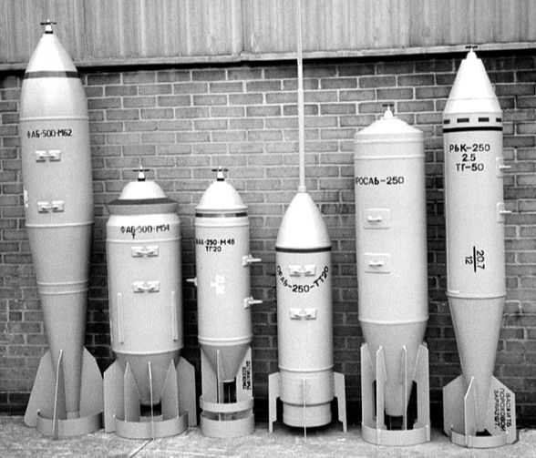 Авиационные бомбы разных  модификаций на выставке