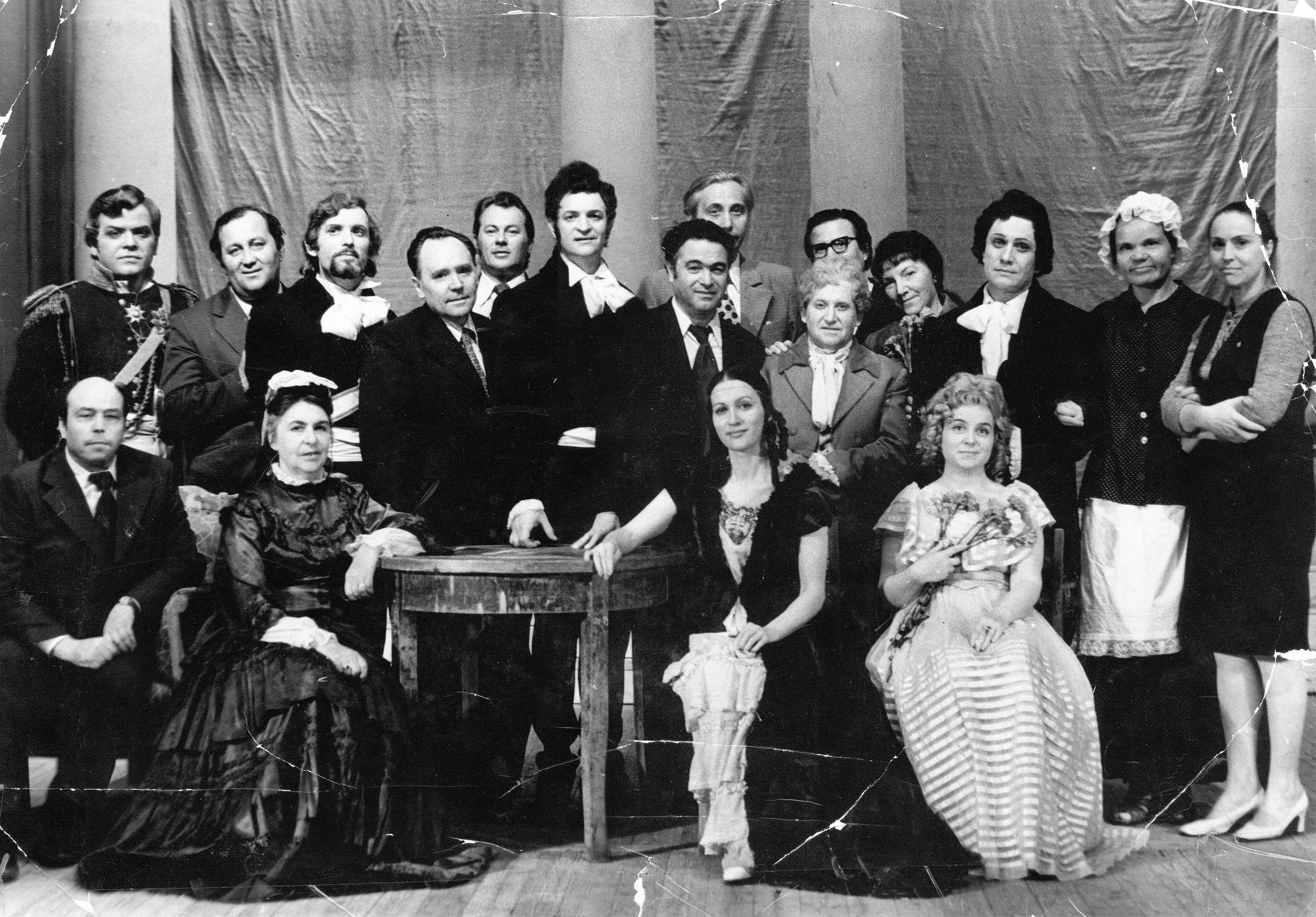 Группа Народного оперного театра после спектакля «Евгений Онегин», 16.06.1977 г. 