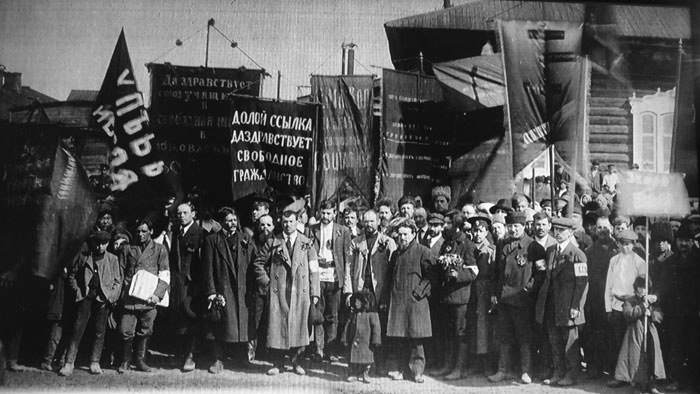 Демонстрация вернувшихся их ссылки политзаключенных. Петербург. 1917 г.