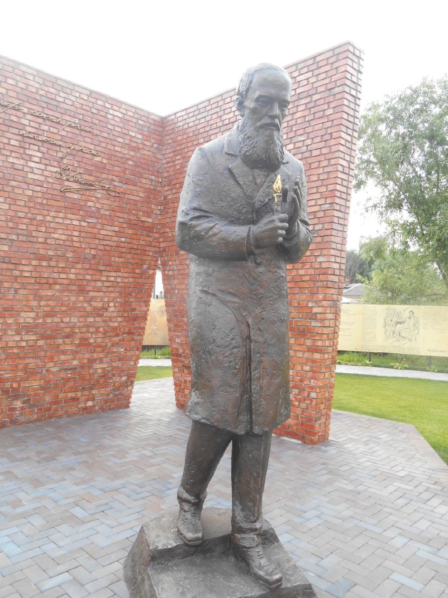 Памятник Ф. М. Достоевскому  в Переславле Залесском