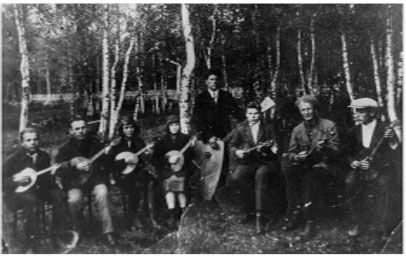Первый струнный оркестр Клуба им К.Маркса.  Руководитель А.Хламов 1934г. Второй справа Иван Соловьев