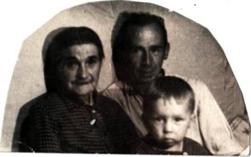 Борис Васильевич Морозов с тещей и сыном Игорем