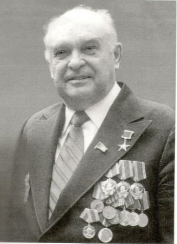 Герой социалистического труда, бывший министр текстильной и легкой промышленности СССР Н. Н. Тарасов