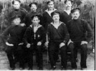 А.Ульянов среди матросов "Полтавы" (Крайний справа во втором ряду)