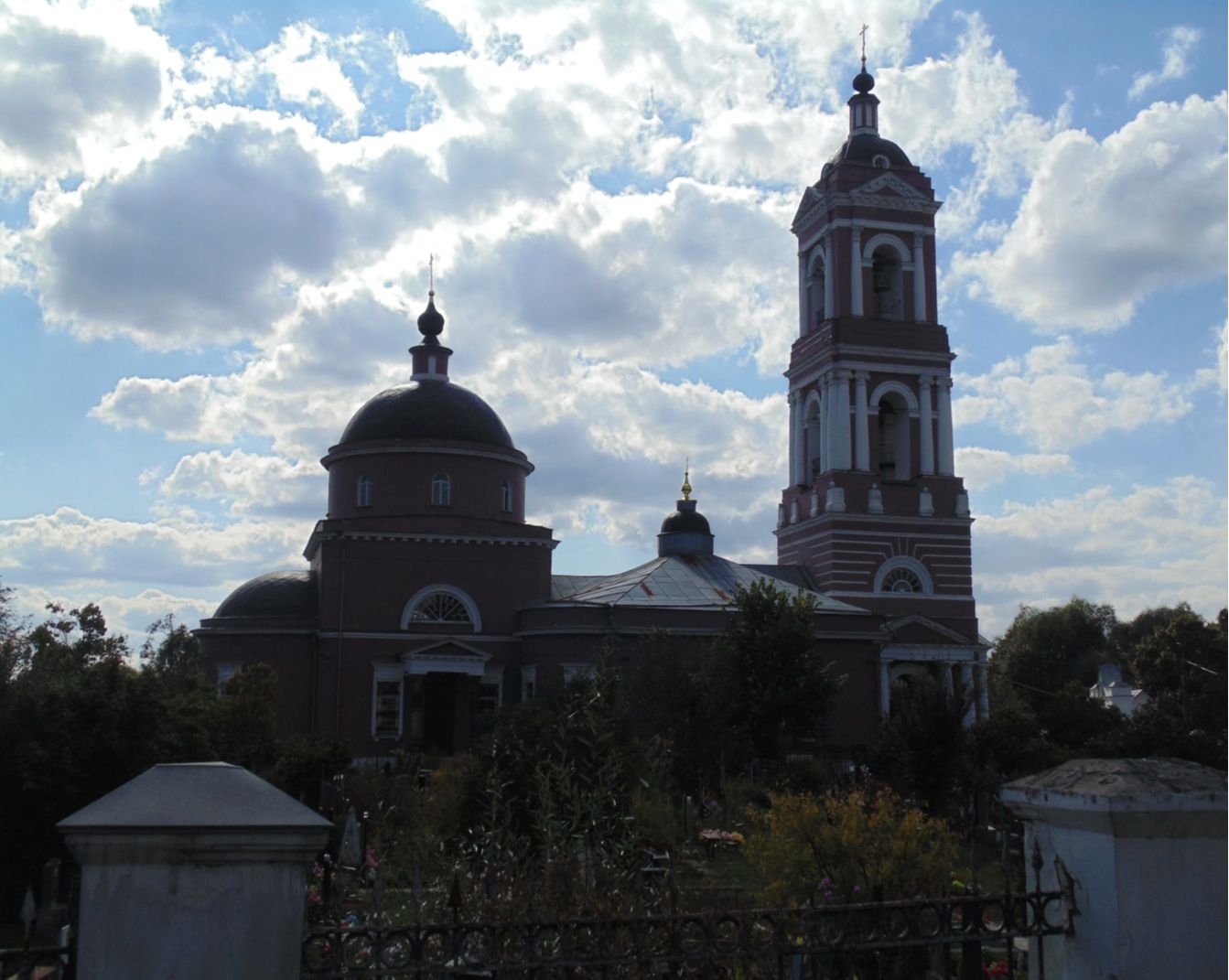 Церковь Успения Божией Матери в селе Богослово. Фото автора, 2015 г