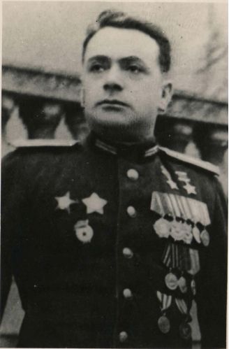 Генерал-полковник Д.А.Драгунский - начальник капитана Д.Королькова