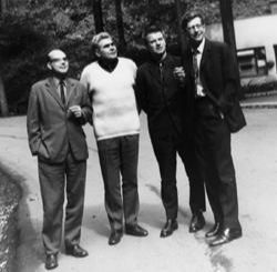 1973-1974 гг. В Чехословакии. Справа налево: Г.Б. Манелис, Ю.И.Рубцов, Л.Т. Еременко в компании с чешским ученым