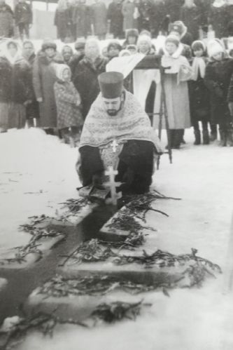 Первый большой праздник 19 января 1990 года – Крещение Господне
