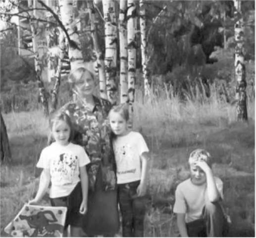 С внуками: Петей, Аней, Олей. 1993 г.