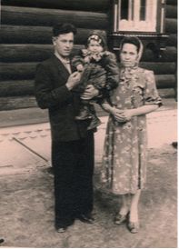 Гуськов В.К. с женой и дочерью Татьяной